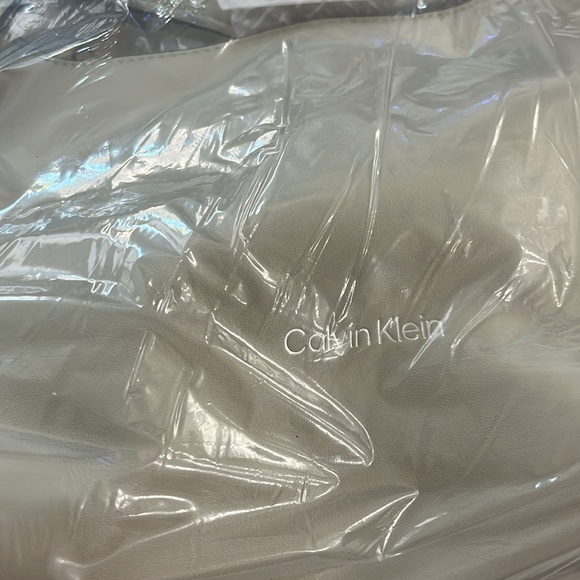 Calvin Klein Zina Triple Compartment Hobo Shoulder Handbag Pelican NWT - Picture 5 of 6